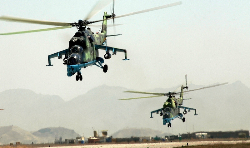 propeller, armed forces, 1080P, air vehicle, landing - touching down, mi 24 hind, mid-air, military training, outdoors, on the move, mode of transportation