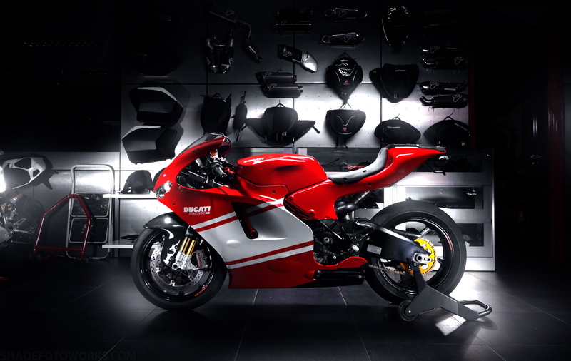 red, Desmosedici, motorcycle, sitting, motor vehicle, transportation, no people, white, speed, protection, sport bike, bike, wheel, land vehicle, indoors