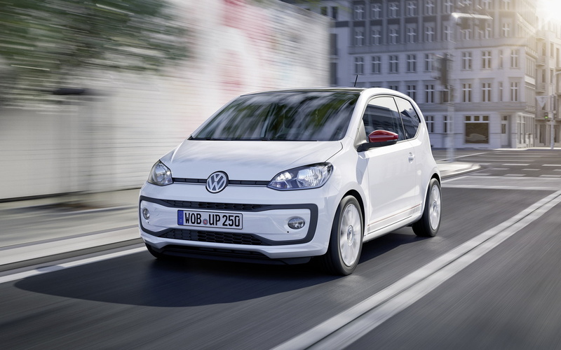 architecture, motion blur, built structure, motion, street, blurred motion, city, day, travel, road, Volkswagen Up!, silver colored, transportation, nature