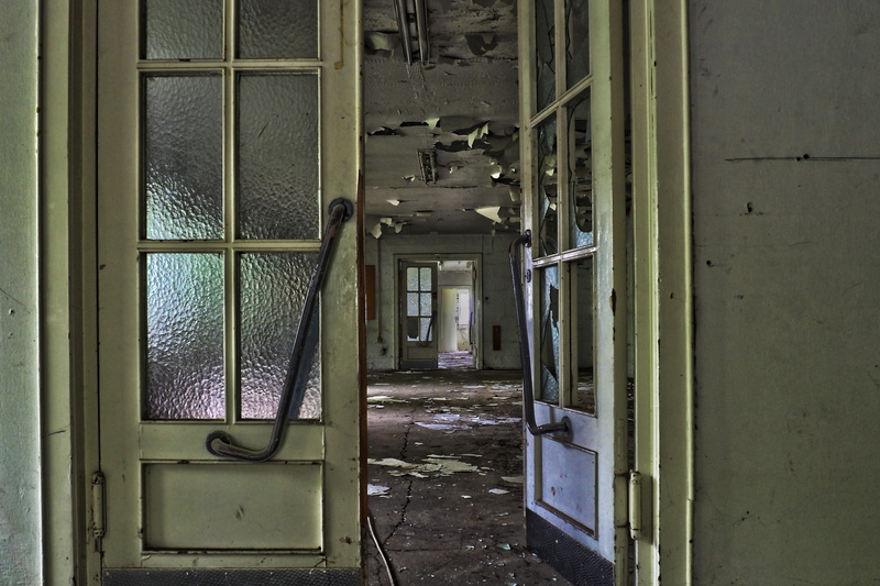 house, built structure, mood, messy, old, architecture, ruin, forgotten places, window, abandoned, pattern, shabby, lost places, dilapidated, cracked, ailing