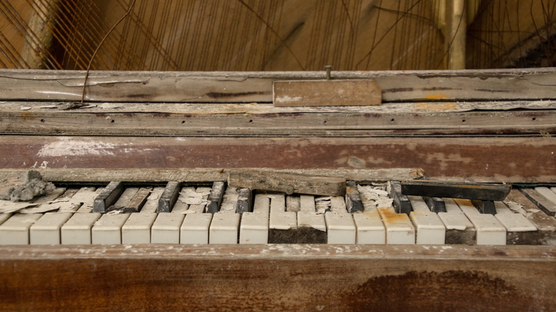 architecture, music, destroyed, nostalgia, ruin, piano key, old, run-down, decline, rust, deterioration, neglected, broken, no people, keyboard, indoors