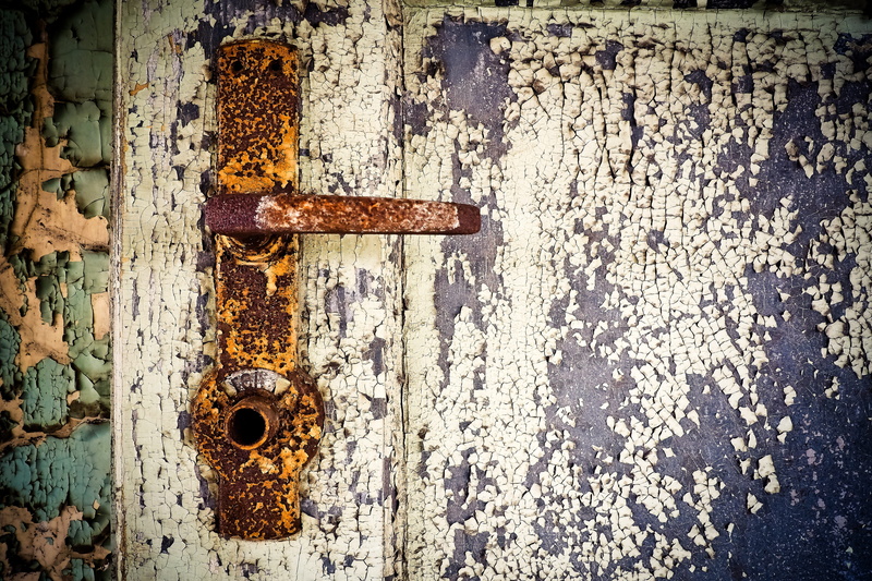 deterioration, run-down, nail, structure, run down, bare, door handle, lock, outdoors, lost places, pforphoto, protection, decay, stainless, full frame