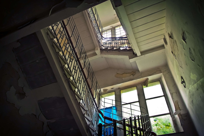 mood, 4K, old, lapsed, abandoned, home, low angle view, old building, break up, ruined, lost places, no people, deterioration, ceiling, leave, floors