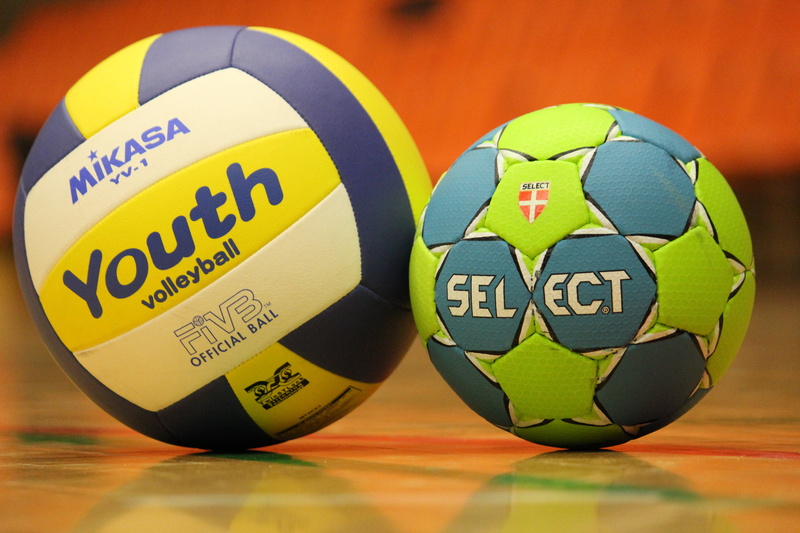 5K, indoors, hall, soccer ball, communication, soccer, sport, no people, waiting, ball, volleyball, western script, relaxation, finance, floor, group of objects
