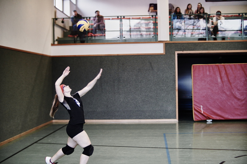 human arm, volleyball net, sports clothing, network, women, child, real people, full length, arms raised, lifestyles, exercising, play, young, hall, team