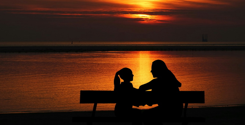 enjoy, open air, ship, abendstimmung, family, fashion, parenting, outdoors, real people, relaxation, beautiful, little, women, 2K, mother, holding, seat