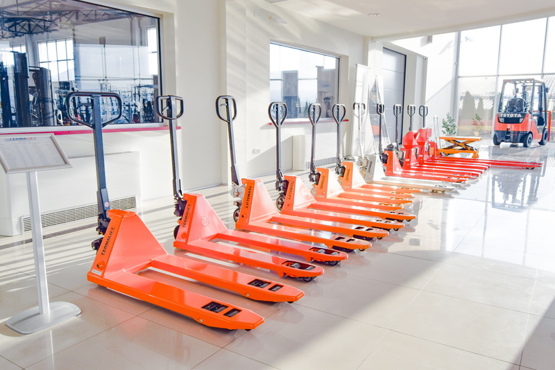 termalift, buy forklift, day, empty, no people, seat, arrangement, orange color, forklift, absence, window, healthcare and medicine, side by side, salon