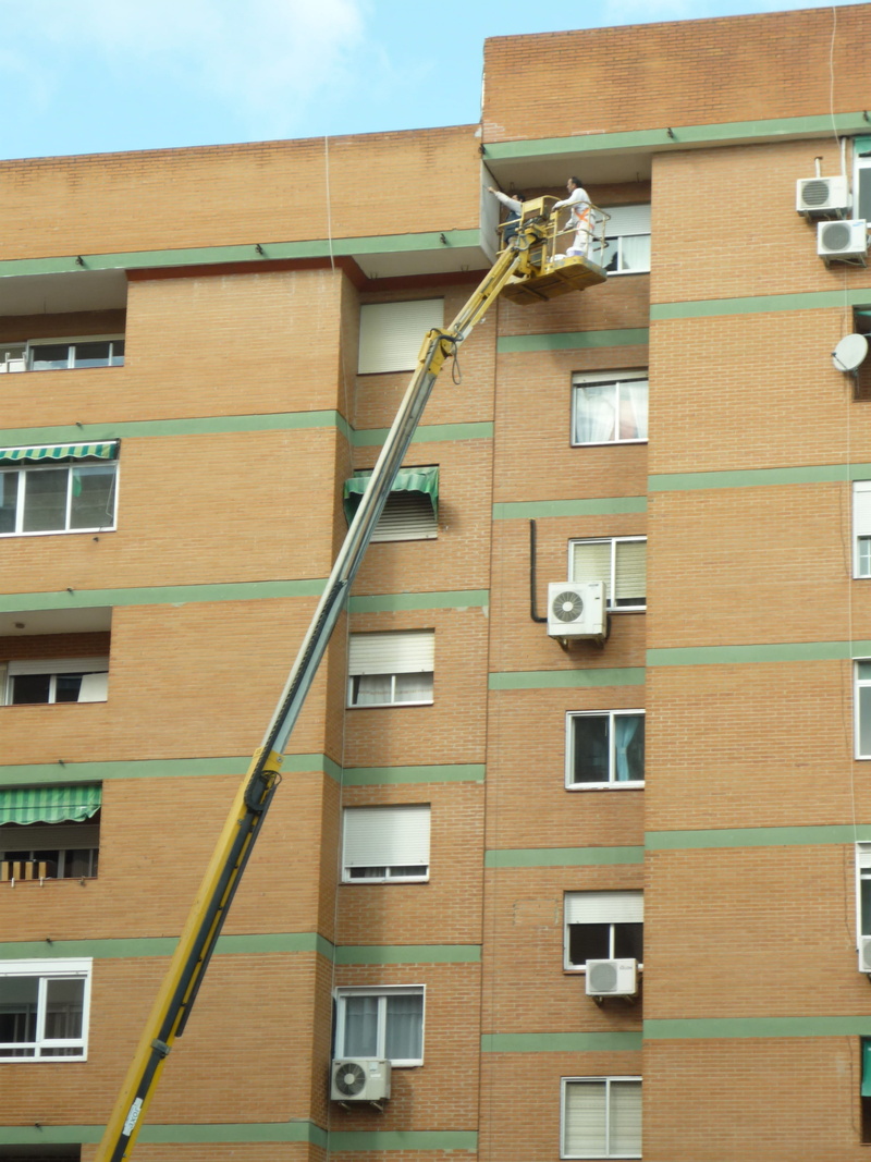 outdoors, facade, residential building, repair, architecture, connection, articulated, window, auxiliary, workers, height, residential district, pawns
