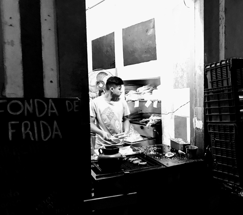 sitting, standing, bbq, waist up, frida, cook, lifestyles, home interior, front view, onda de frida, t shirt, takeaway, leisure activity, young adult, sostenes rocha 18