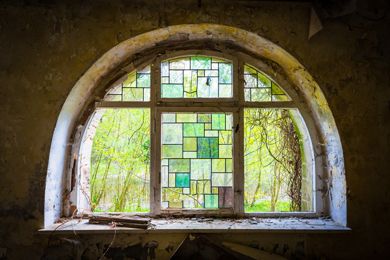 day, window frame, deterioration, architecture, arch, round arch, no people, run-down, weathered, decline, glass - material, old, incidence of light, indoors