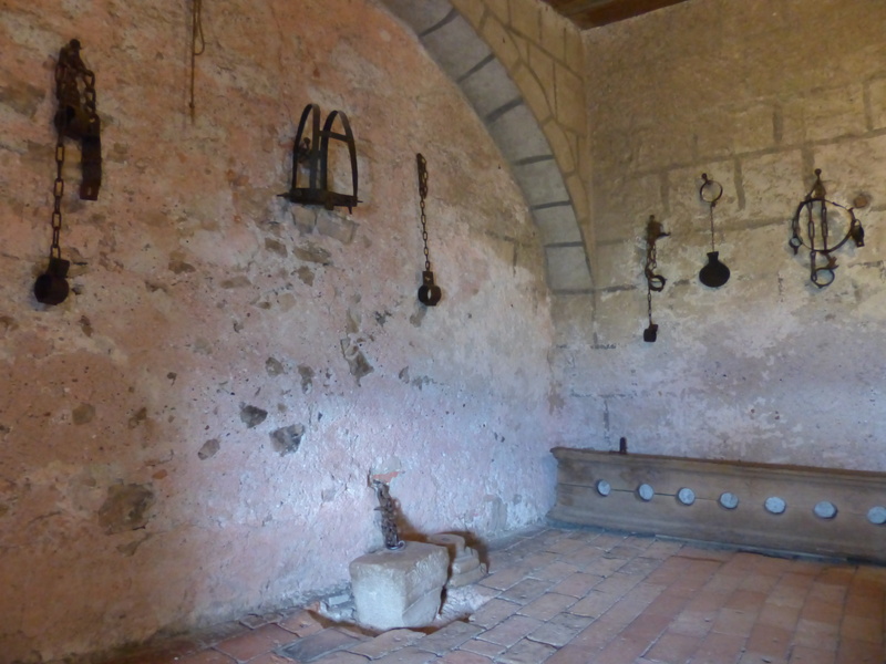 no people, architecture, castle, 4K, torture chamber, middle ages, belief, dark, bathroom, hohensalzburg fortress, history, wall - building feature, creepy