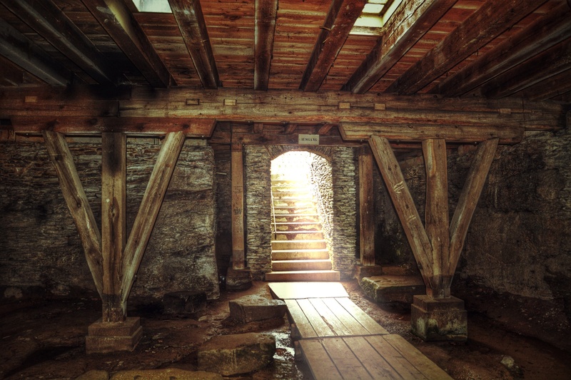 day, history, wood - material, keller, dilapidated, illuminated, lapsed, lighting equipment, direction, ailing, old, sunlight, wooden beams, architectural