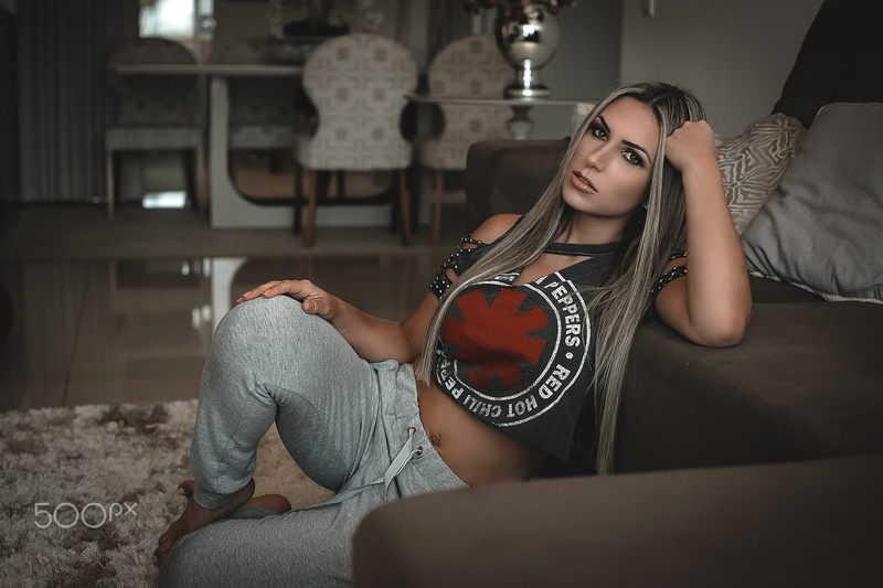 front view, hairstyle, young women, real people, 1080P, sofa, sitting, women, beauty, long hair, casual clothing, indoors, brunette, beautiful woman, three quarter length
