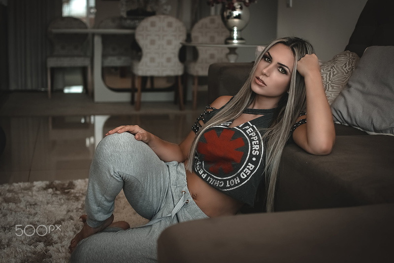 tanned, Flavio Silveira, barefoot, on the floor, sitting, short tops, brunette, women, long hair, brown eyes, 1080P, belly, dyed hair, eyeshadow, Sweatpants