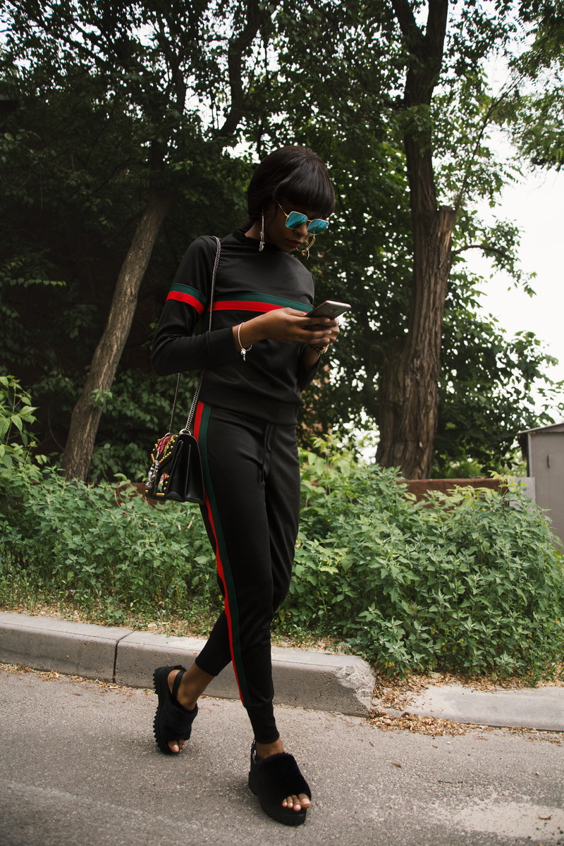 fashion, growth, full length, person, young adult, one person, green, walking, outdoors, lifestyles, adult, young, black, leisure activity, road, tree