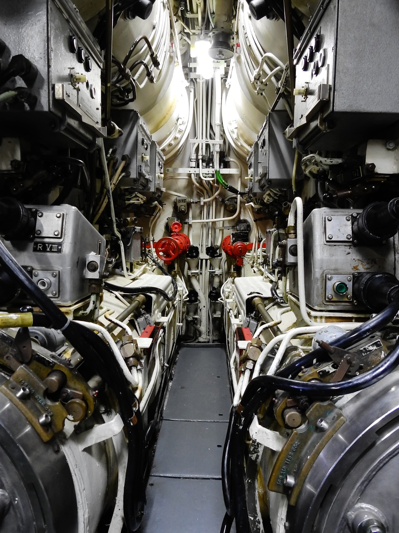 gauge, technology, transportation, untersee, torpedo tubes, mode of transportation, in a row, no people, indoors, silver colored, ship, Torpedo, complexity