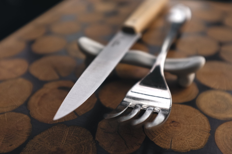 alloy, eating utensil, steak knife, table knife, steel, close, studio shot, steak, stainless steel, spoon, kitchenware, restaurant, household equipment