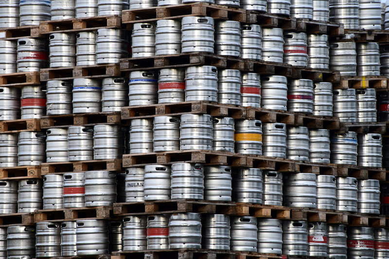 container, order, side by side, range, warehouse, day, no people, stacked up, small beer kegs, backgrounds, beer barrels, domestic room, 5K, barrels, oktoberfest