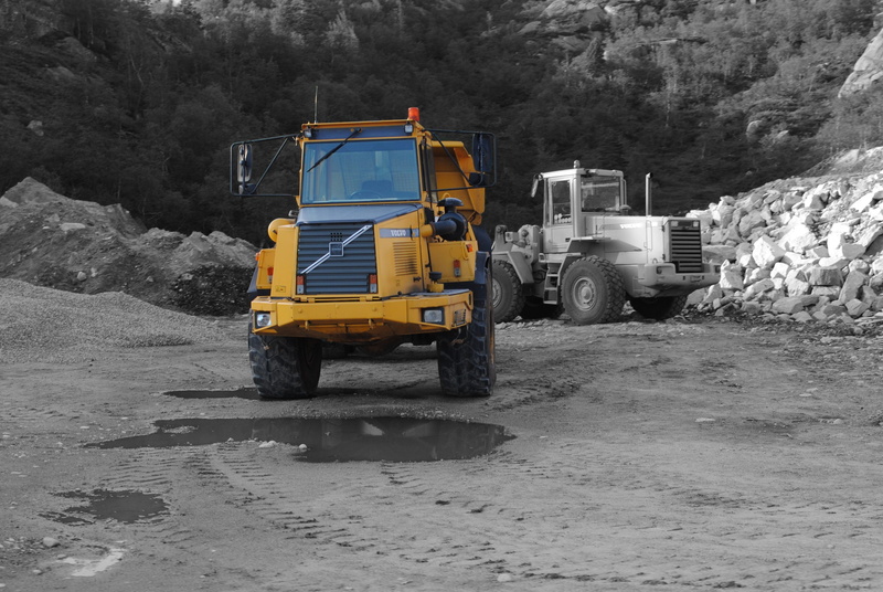day, truck, weather, land, land Vehicle, machinery, road construction, commercial land vehicle, industry, construction Machinery, earth Mover, equipment