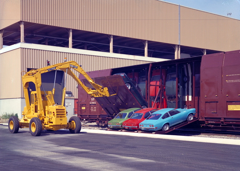 built structure, commercial land vehicle, vehicle, day, business, construction equipment, transport, freight transportation, road, cargo, industry, machinery