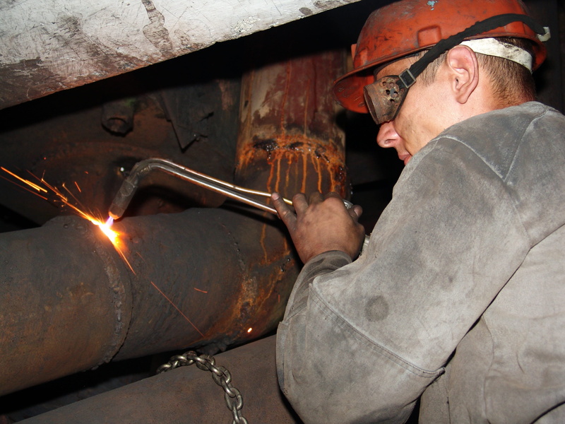 working, men, 2K, man, hardhat, nature, mature adult, Man, One, Welder, headwear, Work, indoors, side view, portrait, adult, metal industry, Industry