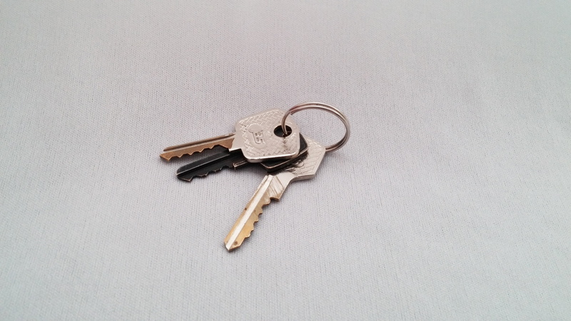 copy space, keys, safety, stainless, steel, locksmith, key ring, simplicity, indoors, no people, gray, silver, close-up, still life, security, 4K, studio shot