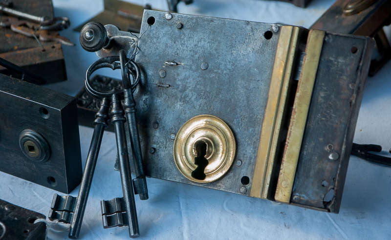 technology, metal, high angle view, close-up, lock, key, transportation, padlock, architecture, day, engine, skeleton, outdoors, still life, indoors, factory