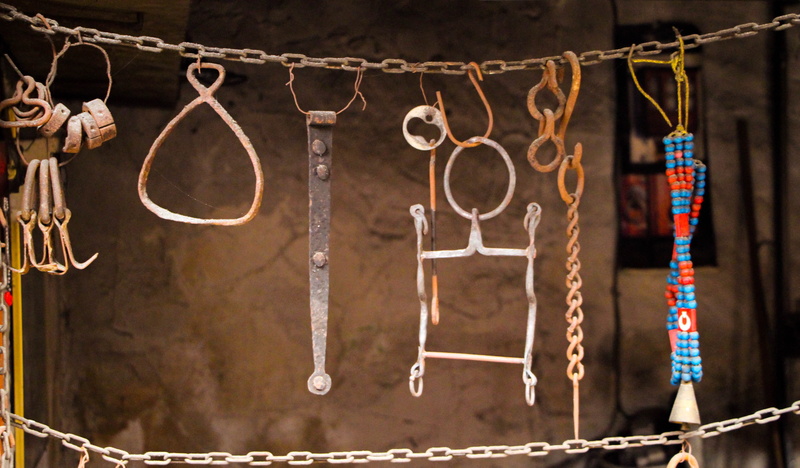 history, focus on foreground, 2K, hardware, rope, architecture, religion, hanging, art and craft, craft, necklace, belief, locksmith, no people, outdoors