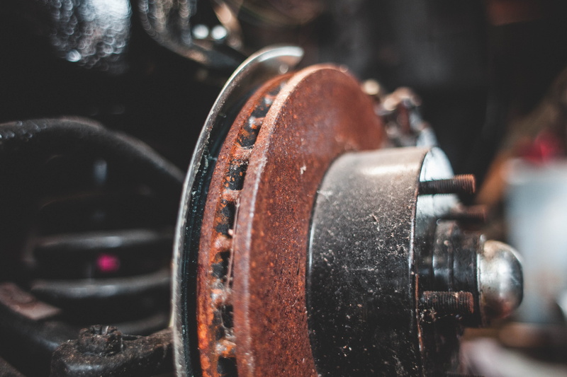 focus on foreground, machine part, cushion, business, weight, gauge, equipment, control, 5K, animal, screw, engine, industrial equipment, cylinder, metal