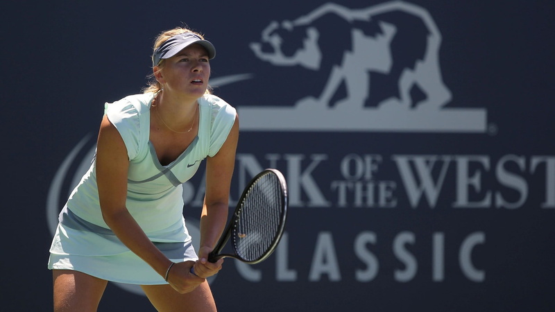 one person, lifestyles, Maria Sharapova, women, young women, young adult, indoors, waist up, focus on foreground, front view, clothing, three quarter length