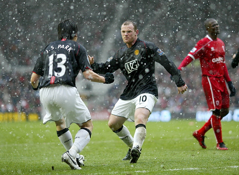 clothing, Park JI Sung, Wayne Rooney, effort, grass, sleeved, black, men, s, M.U., jersey, team sport, competition, young adult, 720P, american football - sport