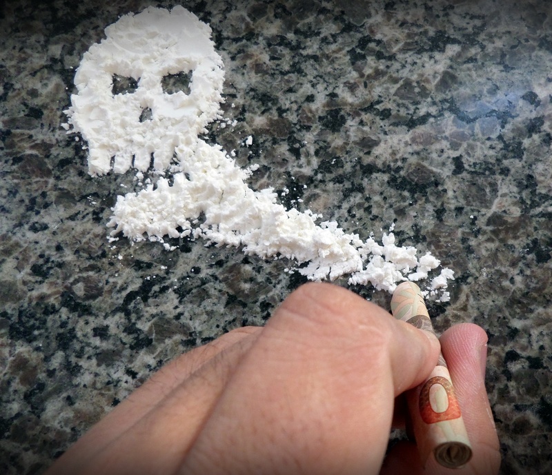 hand, day, close-up, unrecognizable person, human Hand, 1080P, human body part, holding, junkie, personal perspective, toxic, powder, finger, body part
