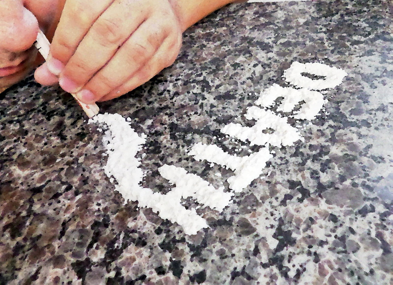 cocaine, human hand, indoors, hand, finger, close-up, lifestyles, 1080P, chemical dependency, human body part, toxic, unrecognizable person, death, junkie