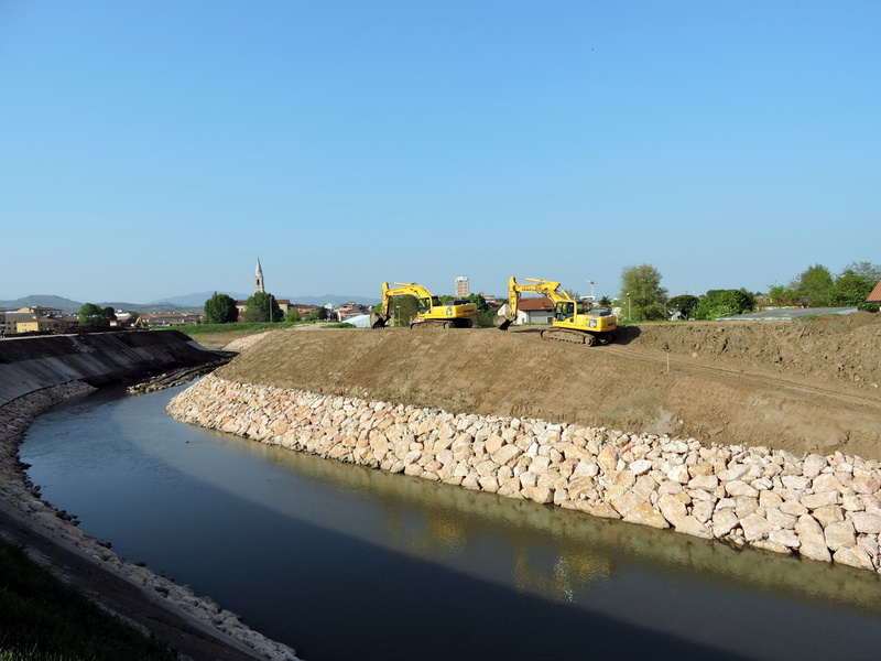 sunlight, copy space, day, construction machinery, construction site, earthmoving, river, lake, built structure, reflection, sky, 4K, tracked, torrent