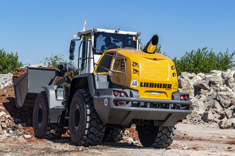 5K, sky, construction machinery, mode of transportation, earthmoving, stationary, transportation, machinery, nature, sunlight, construction site, solid