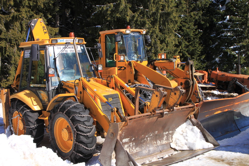 bulldozer, construction machinery, earth mover, sunlight, construction equipment, technology, machinery, backhoe, yellow, tree, construction vehicle, day