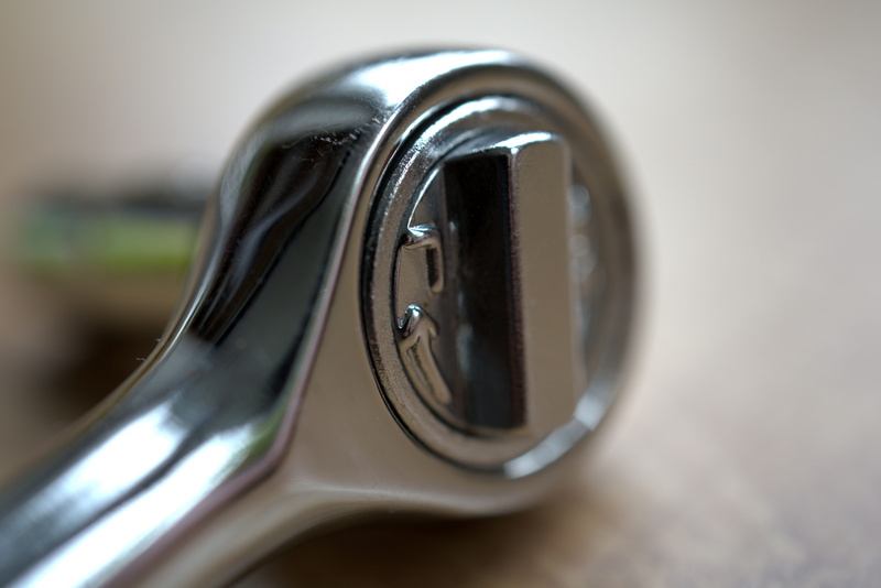 alloy, indoors, metal, 5K, tool, food and drink, industry, focus on foreground, household equipment, silver colored, steel, close-up, shiny, single object