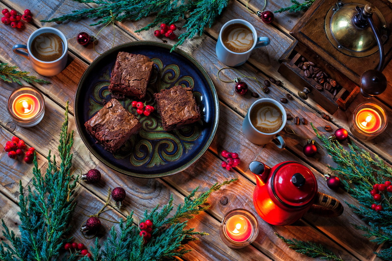 juniper, coffee grinder, holiday, candles, 5K, balls, branches, style, berries, brownie, kettle, coffee, cake