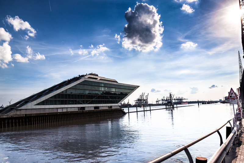 river, elbe, port, hamburg, reflection, building exterior, sunlight, cloud - sky, water, harbour, summer, blue, no people, nature, sky, haven, built structure