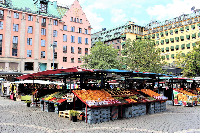 sweden, building, nature, autumn day, autumn, near, house, shopping centre, tree, colorful, business, sky, street, city, market stall, square, fruit, 5K