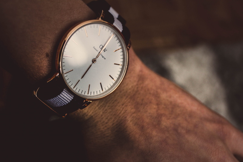 macro, round, instrument of time, clock face, stopwatch, studio shot, o, wrist, person, adult, colored, indoors, daniel wellington, 4K, watch, human hand
