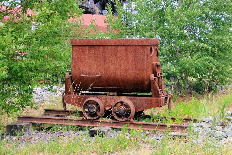 Carbon, field, plant, nature, day, Wagon, old, wheel, iron wagon, Iron, tree, weathered, railway, 4K, wood - material, land, retro styled, transportation