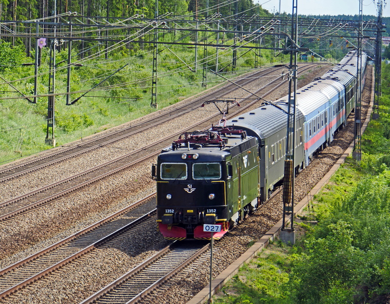 swedish state railways, viergleisig, plant, main line, green color, replacement transport, upplands, public transportation, rail transportation, train - vehicle