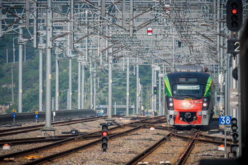 mode of transportation, transportation, mode of Transport, track, public transportation, republic of korea, shunting yard, building exterior, real people