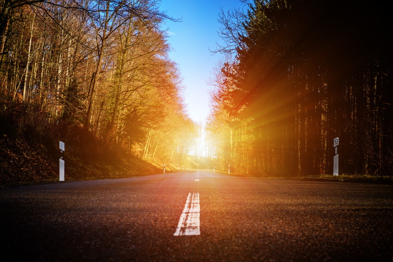 dividing line, the way forward, diminishing perspective, away, light, road, outdoors, tree, dawn, sign, go, sunbeam, sky, direction, farewell, trees, 5K