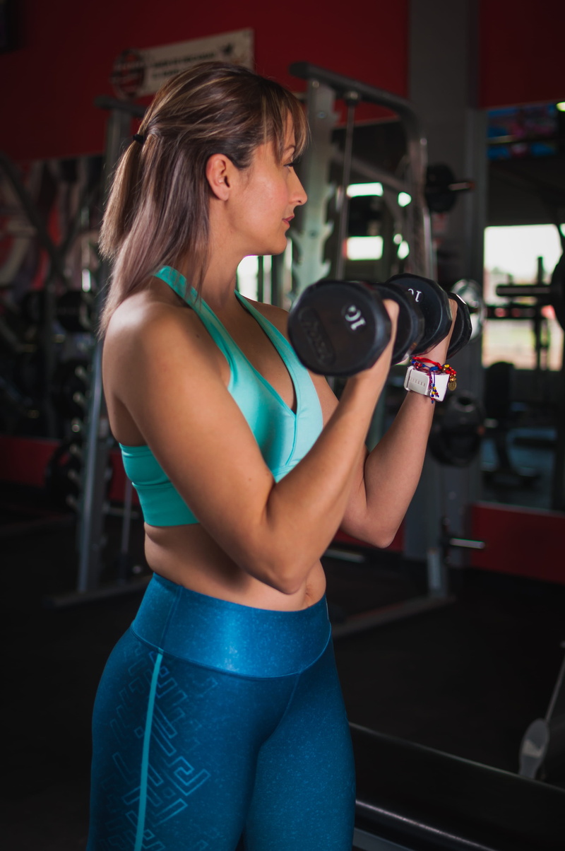 camera - photographic equipment, one person, lifestyles, photographing, photographic equipment, person, women, black, real people, adult, indoors, young adult