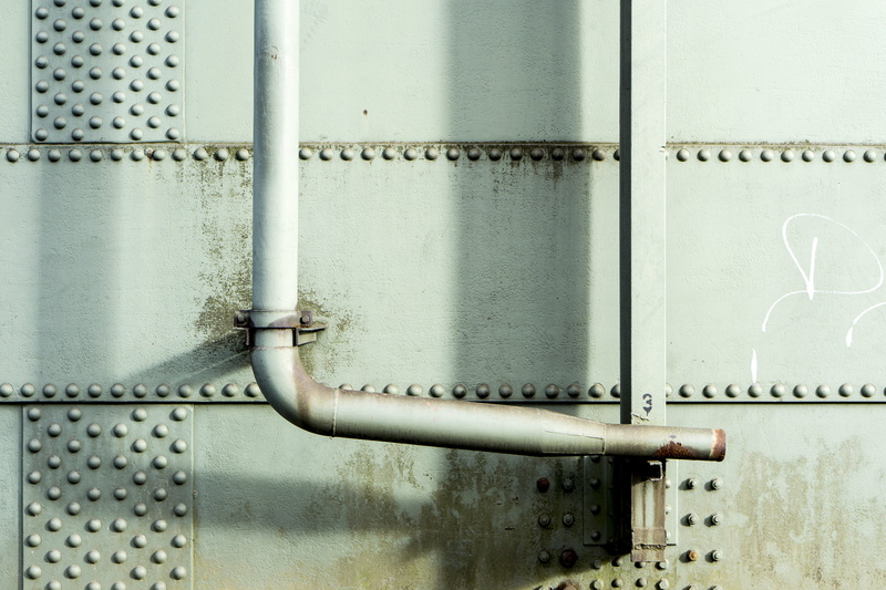 pipe - tube, pipeline, building exterior, alloy, beside, electricity, metal, silver colored, 5K, no people, wall, fuel and power generation, water, technology