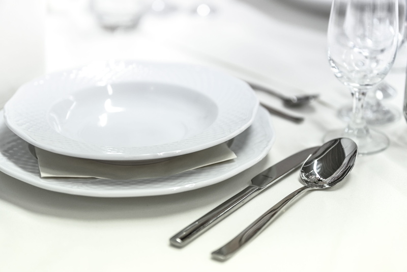 setting, drinking glass, cutlery, dining, food and drink, knife, table, beside, white, table knife, silver colored, 5K, elegant, food, ceramic, crockery