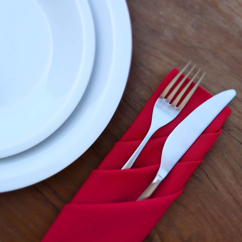 still life, indoors, red, dining, eating utensil, table knife, kitchen utensil, flatware, no people, eventdesigner, weddingplanner, table, plate, high angle view