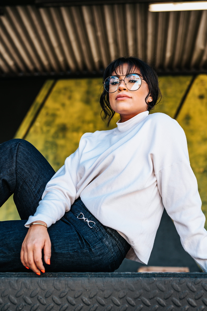 woman, taking, casual clothing, sitting, young women, women, eyeglasses, lifestyle, real people, grey, lifestyles, style, top, inside, childhood, 5K, hairstyle
